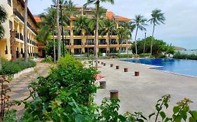 Hon Rom Central Beach Resort 3*