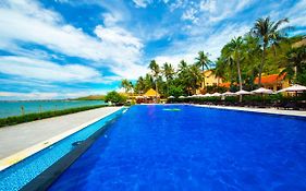 Hon Rom Central Beach Resort 3*